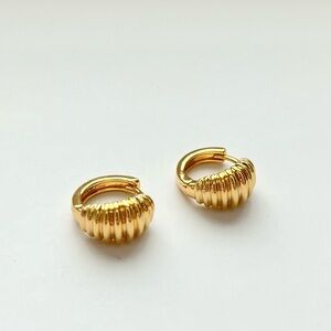 Chic Gold Textured Hoop Earrings